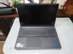 Dell Vostro 3520